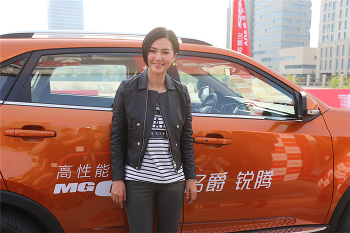 “卷福”首访中国，成功挑战名爵锐腾“8秒破百”